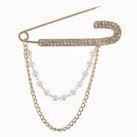 Булавка &laquo;Блеск&raquo; в стразах, цепочка, жемчуг, L=7.5 см, цвет белый в золоте