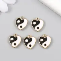 Металлический элемент, декоративная подвеска &laquo;Арт Узор. Сердце инь-ян&raquo;, эмаль, золото, 0.3&times;1.4&times;1.6 см