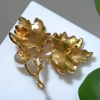 Брошь &laquo;Листья кленовые&raquo;, цветная в золоте