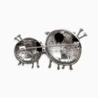 Брошь «Овечки пара», цвет белый в чернёном серебре Брошь «Овечки пара», цвет белый в чернёном серебре