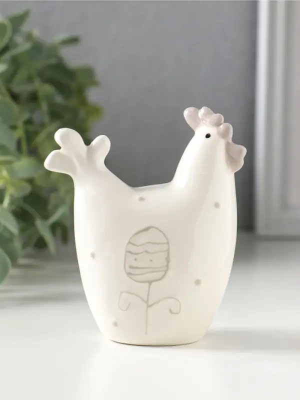 Сувенир керамика "Курочка в серый горох, с пасхальным яйцом сбоку" 7,9х4,8х9,1 см