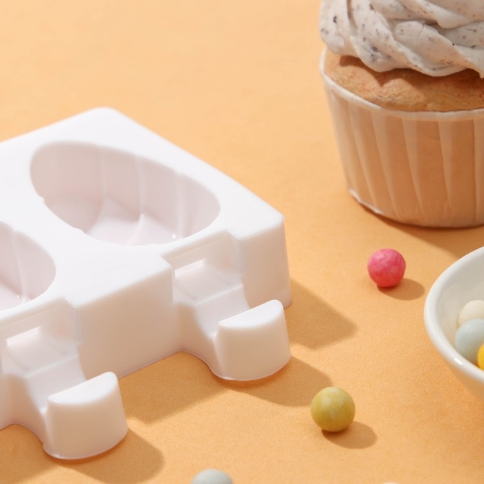 Форма для мороженого «Клубника со сливками», силикон, 19,5×11,5 см, 4 ячейки (6,7×3,7 см), белая Форма для мороженого «Клубника со сливками», силикон, 19,5×11,5 см, 4 ячейки (6,7×3,7 см), белая