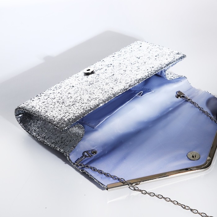 Сумка-клатч на клапане, цвет серебряный