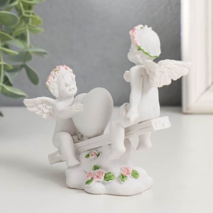 Сувенир полистоун  Сувенир полистоун "Ангелочки в розовых веночках качаются на качалке" 10х11х4,5 см