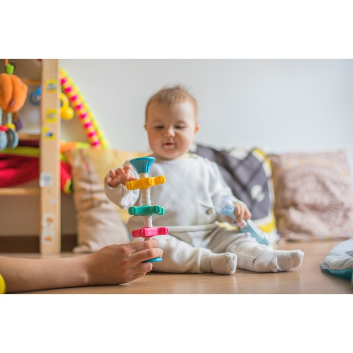 Развивающая игрушка пирамидка «Закрути меня» с шестеренками, погремушка, Крошка Я Развивающая игрушка пирамидка «Закрути меня» с шестеренками, погремушка, Крошка Я