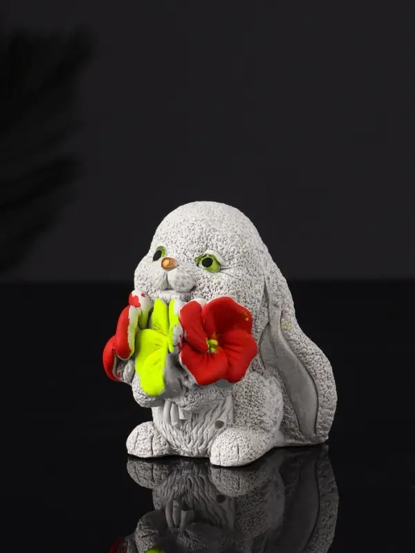 Фигура Фигура "Кролик с букетом" 7 см, серый