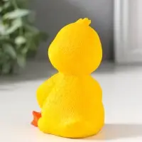 Сувенир полистоун лак "Жёлтый утёнок с красным сердцем" 6,5х6,2х9,5 см