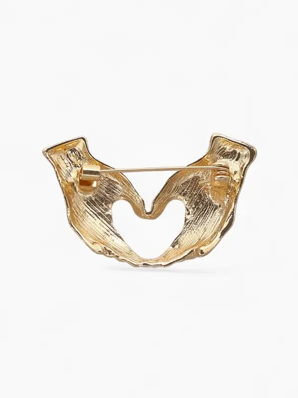 Брошь &laquo;Любящие руки&raquo;, цвет золото