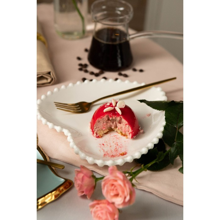 Тарелка фарфоровая Magistro «Сердце», d=30 см, цвет белый Тарелка фарфоровая Magistro «Сердце», d=30 см, цвет белый