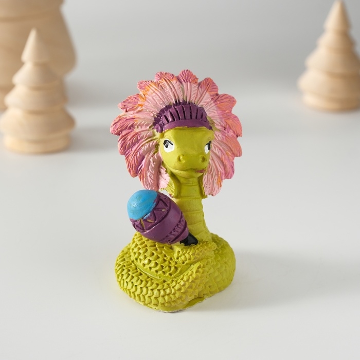 Сувенир полистоун Сувенир полистоун "Змея-индеец с маракасом" 4,6х6 см