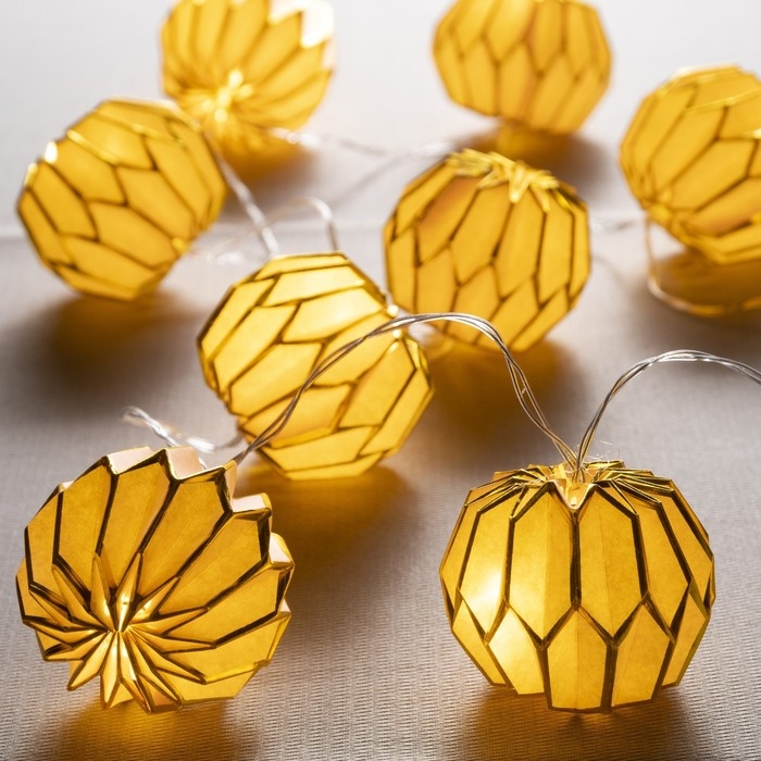 Гирлянда «Нить» 2 м с насадками «Розовый фонарик», IP20, прозрачная нить, 10 LED, батарейки AAх2 (нет в комплекте), свечение тёплое белое Гирлянда «Нить» 2 м с насадками «Розовый фонарик», IP20, прозрачная нить, 10 LED, батарейки AAх2 (нет в комплекте), свечение тёплое белое