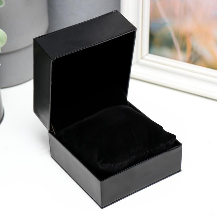 Шкатулка кожзам под часы 1 отделение  Шкатулка кожзам под часы 1 отделение "Строчка на чёрном" 7х9,5х9,5 см