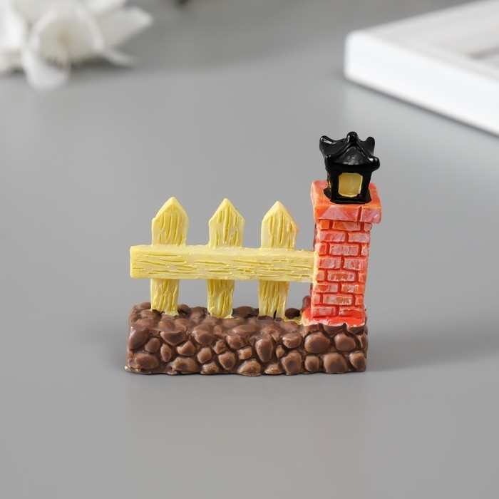 Фигурка для флорариума полистоун  Фигурка для флорариума полистоун "Забор с фонариком" 4,4х4,7 см