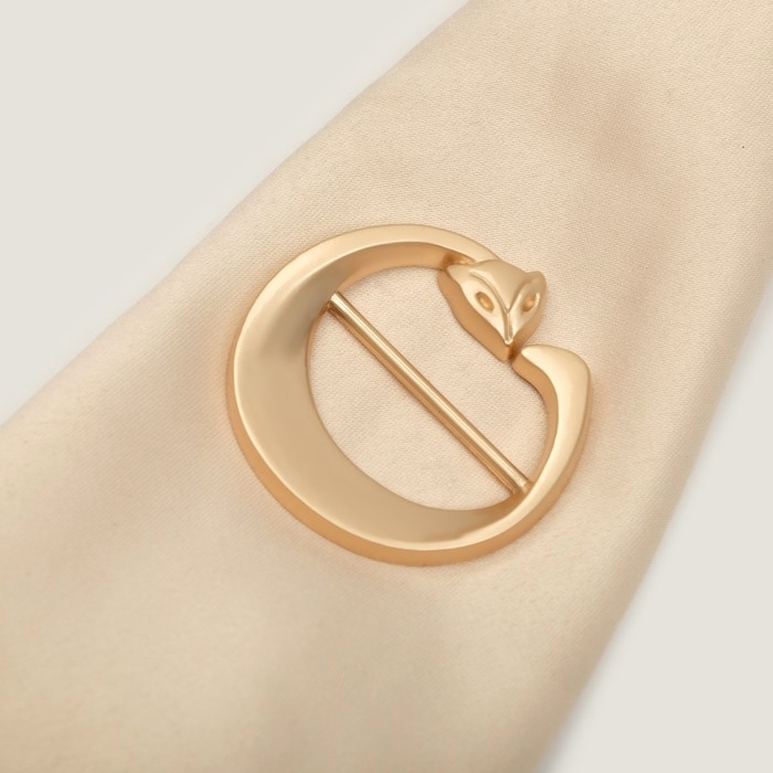 Пряжка для платка «Лисичка» с хвостиком, цвет матовое золото