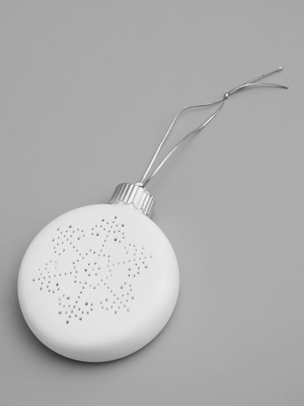 Елочный шар Елочный шар "Снежинка" 8.7х3.1х9.8 см, 1 LED, LR44x3(в компл.), свечение тёплое белое