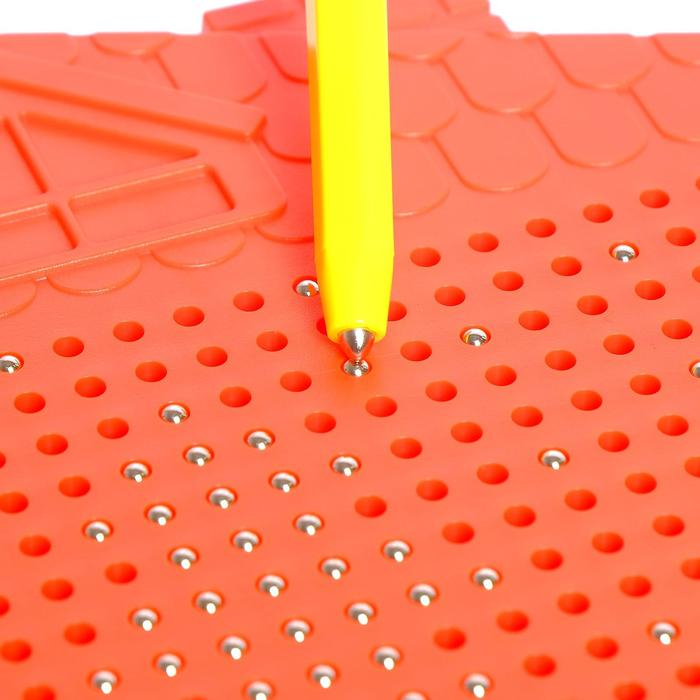 Планшет обучающий «Магнитное рисование», новогодний, цвет красный, 375 отверстий