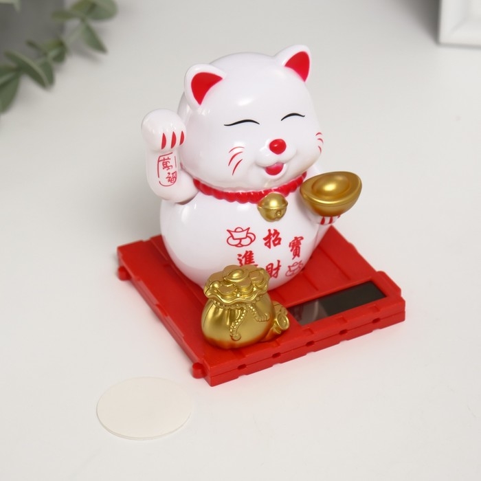 Маятник пластик Маятник пластик "Белый Манэки-нэко со слитком Ямб" 8х8х8,5 см