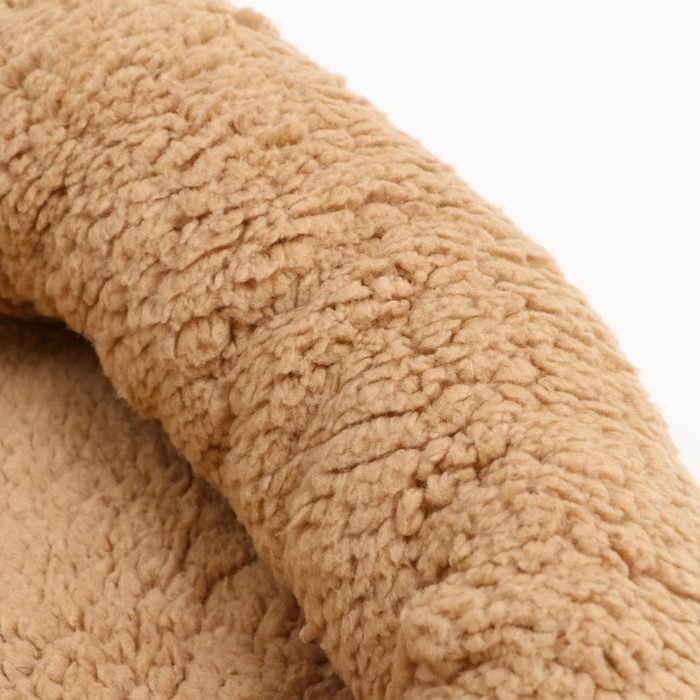 Лежанка для собак и кошек  Лежанка для собак и кошек "Уют", мягкий мех, 45 х 35 х 11 см, коричневая