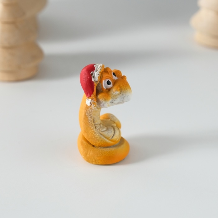 Сувенир полистоун Сувенир полистоун "Добрый змей в новогоднем колпаке" МИКС 2,5х2,5х4 см