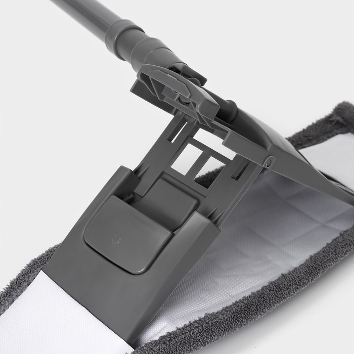 Швабра для мытья пола плоская Доляна, насадка из микрофибры 43×14 см, телескопическая ручка 80(120) см Швабра для мытья пола плоская Доляна, насадка из микрофибры 43×14 см, телескопическая ручка 80(120) см