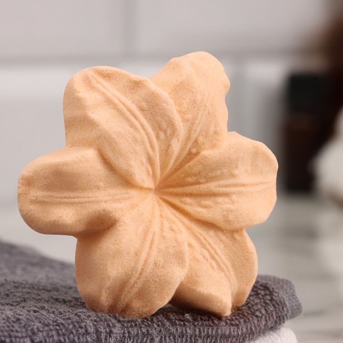 Бомбочка для ванны Бомбочка для ванны "Лилия" с ароматом клубники, 60 г, оранжевая