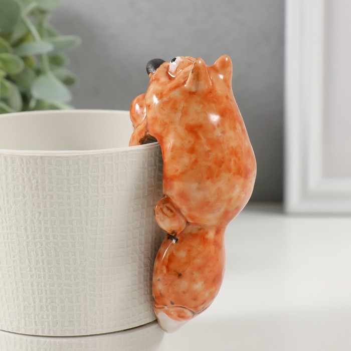 Сувенир керамика на кашпо  Сувенир керамика на кашпо "Белочка с жёлудем" 4,9х4,4х11 см