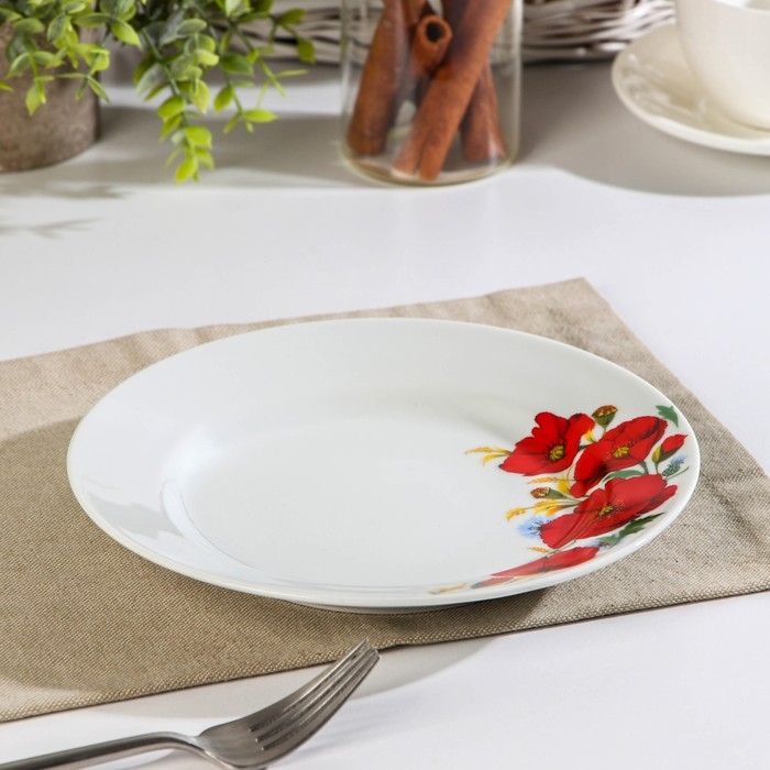 Тарелка фарфоровая «Маки красные», d=20 см, белая Тарелка фарфоровая «Маки красные», d=20 см, белая