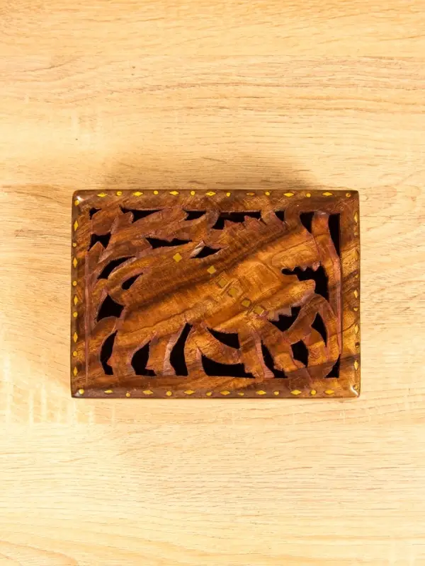 Шкатулка резная "Хранитель" 18х13х6 см, дерево шишам