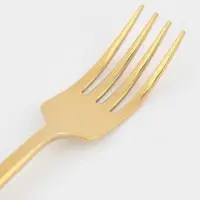 Вилка столовая Magistro Kolos, длина 19.5 см, нержавеющая сталь, золотистая