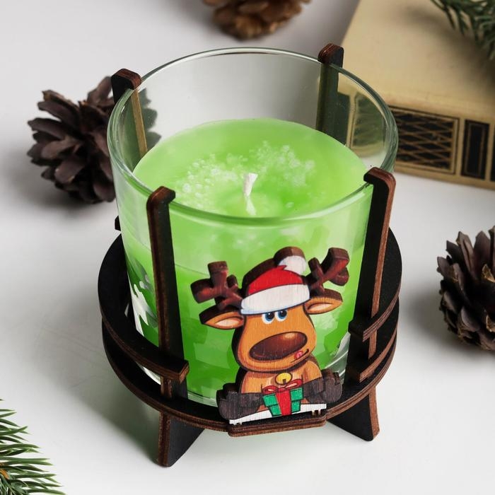 Свеча ароматическая в стакане на подставке  Свеча ароматическая в стакане на подставке "Новогодний олень", 10х9,5х9 см, яблоко