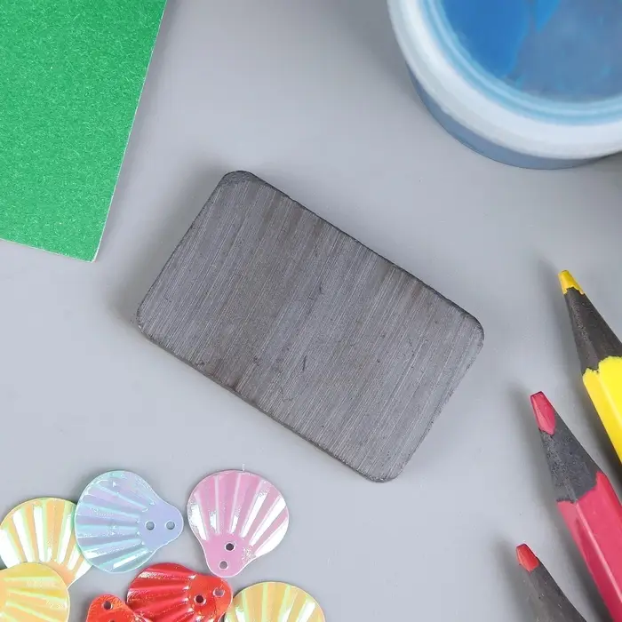 Магнит технический ферритовый, на обе стороны, прямоугольный, 40×25×5 мм Магнит технический ферритовый, на обе стороны, прямоугольный, 40×25×5 мм