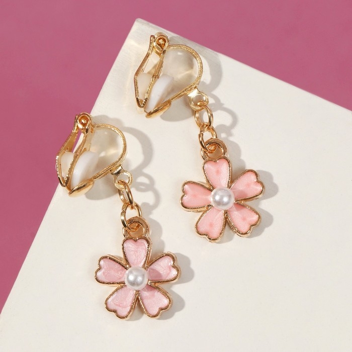 Серьги-клипсы детские «Выбражулька» цветочек с жемчужиной, цвет бело-персиковый в золоте Серьги-клипсы детские «Выбражулька» цветочек с жемчужиной, цвет бело-персиковый в золоте