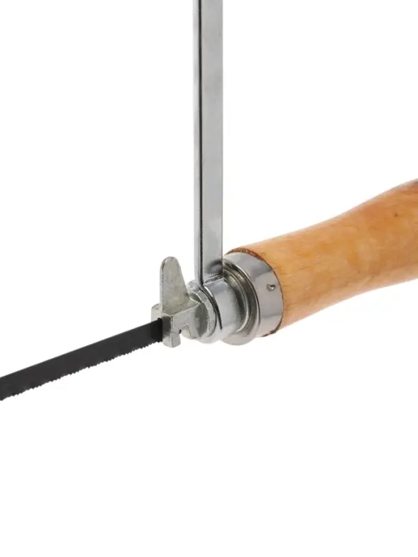 Лобзик ручной ТУНДРА, деревянная рукоятка, в комплекте пилки, 130 мм