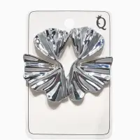 Серьги пластик &laquo;Лепестки&raquo; асимметрия, цвет серебро