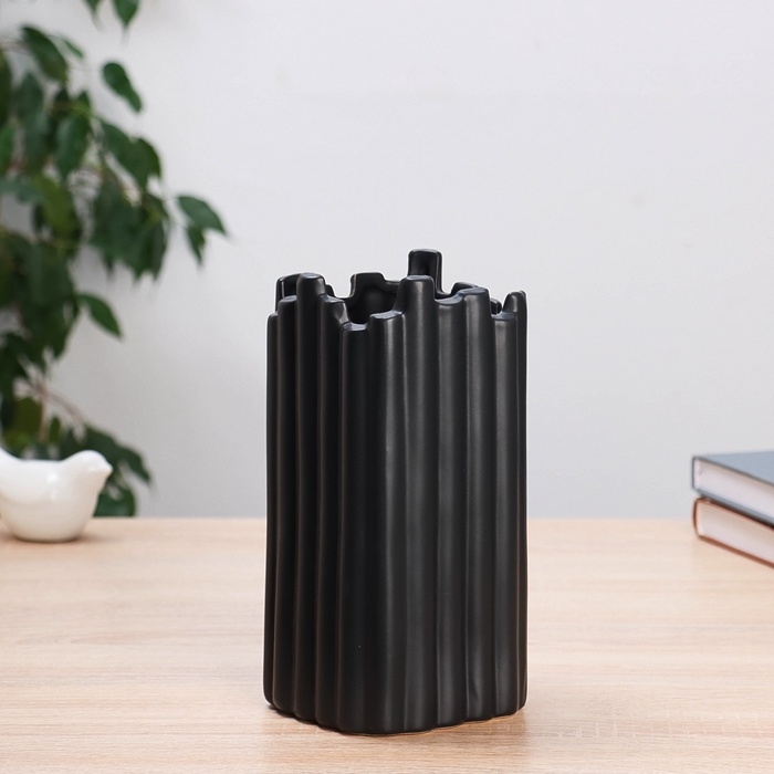 Ваза керамика настольная Ваза керамика настольная "Барнаби" 21х10,5 см, чёрный