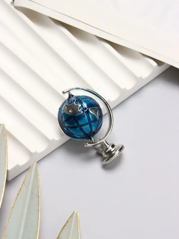 Брошь &laquo;Школа. Глобус&raquo;, синяя в серебре