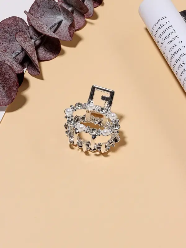 Крабик для волос &laquo;Мелани&raquo;, овал, 2.5 см, серебристо-белый