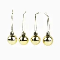 Подарочный набор &laquo;Тепла в Новом году&raquo;, в наборе 2 свечи, 4 шарика, ёлочная игрушка