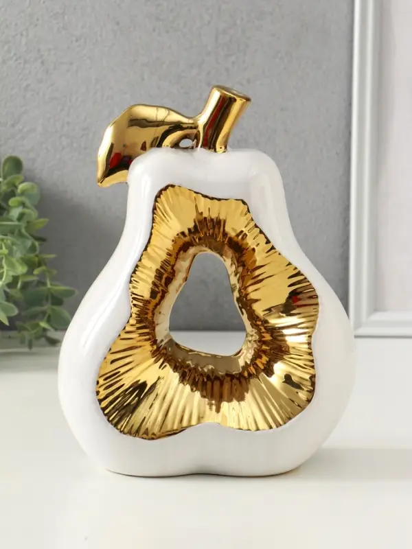 Сувенир керамика Сувенир керамика "Срез груши" белый с золотом 10х18х24,5 см