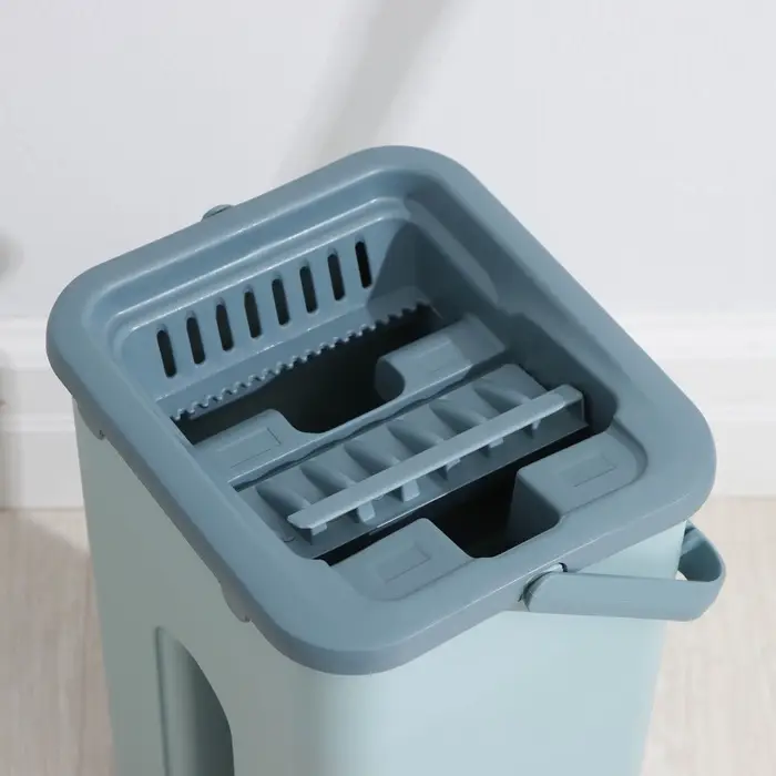 Швабра с отжимом и ведро Доляна, швабра плоская, ведро с двумя отсеками, 8 л, дополнительная насадка