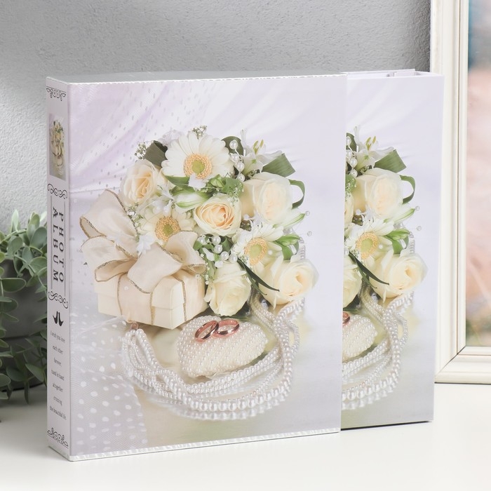 Фотоальбом на 200 фото 13х18 см Фотоальбом на 200 фото 13х18 см "Белые розы" золото, в коробке МИКС 5,8х23,7х29,8 см