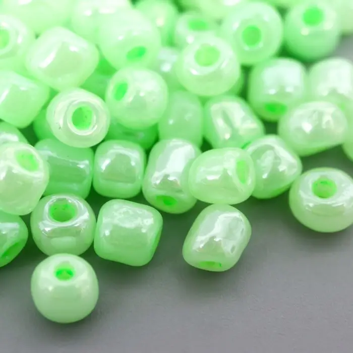 Бисер стекло 6/0  Бисер стекло 6/0 "Цветная серединка. Салат" 30 гр