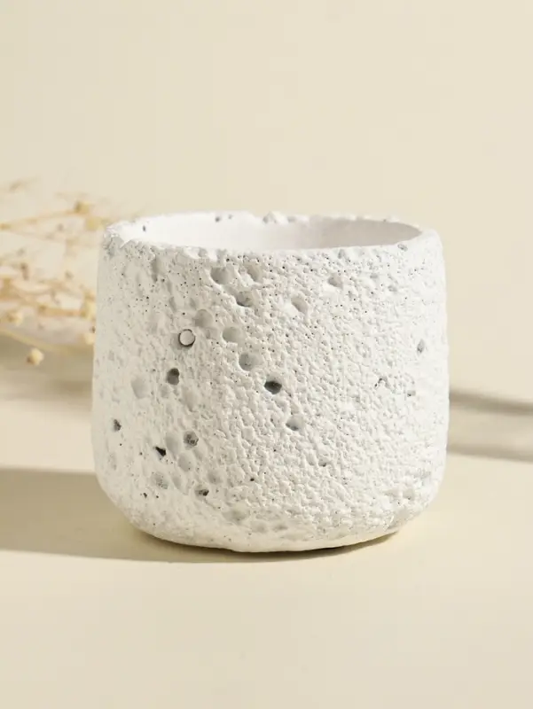 Свеча в подсвечнике вулканическом &laquo;Лава&raquo;, белая, 8.5&times;8.5&times;7.5 см