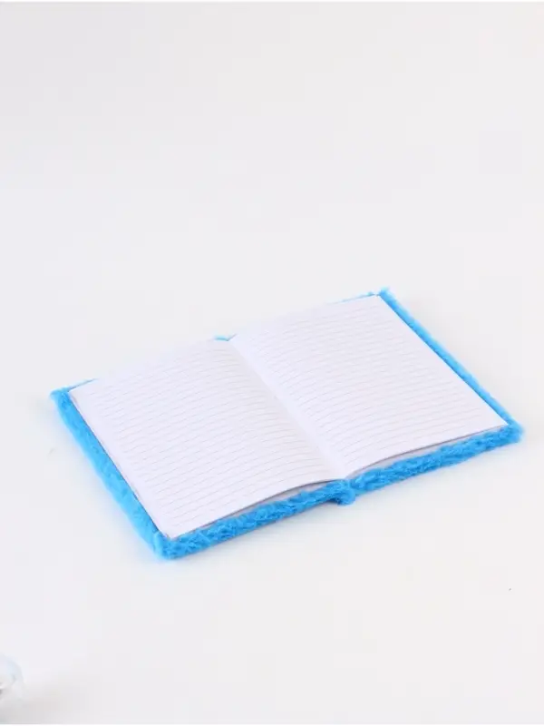 Пушистый блокнот и ручка многоцветная Стич, голубой Пушистый блокнот и ручка многоцветная Стич, голубой