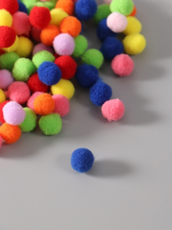 Декор для творчества "Помпончики. Яркие краски" d=1 см набор 100 шт