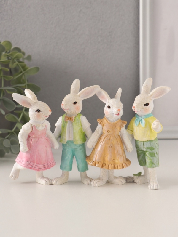 Сувенир полистоун  Сувенир полистоун "Нарядные кролики - праздничный хоровод" 16,5х6,5х11 см