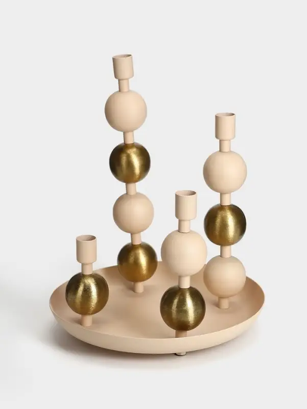 Подсвечник на 4 свечи на тарелке со сферами, 25.5&times;22.5&times;32 см, бежевый