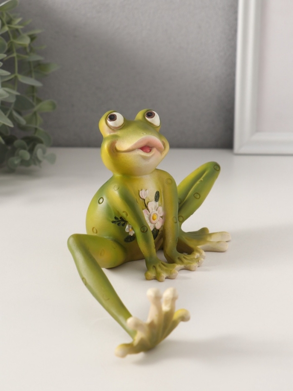 Сувенир полистоун Сувенир полистоун "Лягушонок строит глазки, с цветами на животике" 22х9х10,5 см