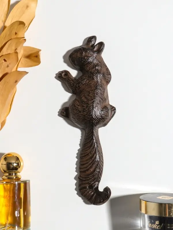 Крючок настенный &laquo;Белка&raquo;, ключница декоративная, чугун, 7&times;22&times;2.5 см