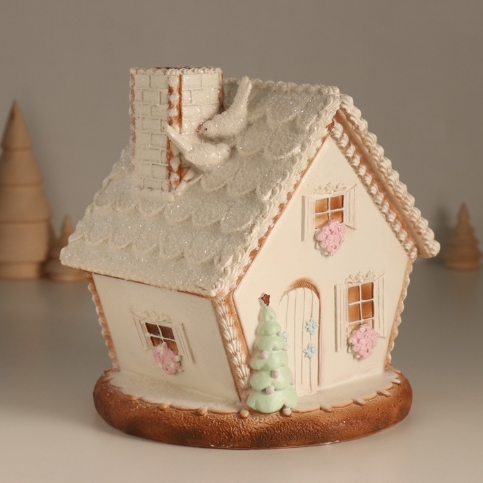Сувенир полистоун свет Сувенир полистоун свет "Пряничный домик с узорами, с птицами" 16,5х16х17 см